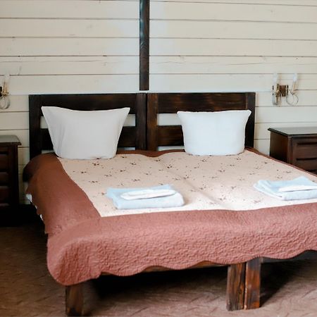Orlyne Gnizdo Hotel Tsjernivsi Buitenkant foto