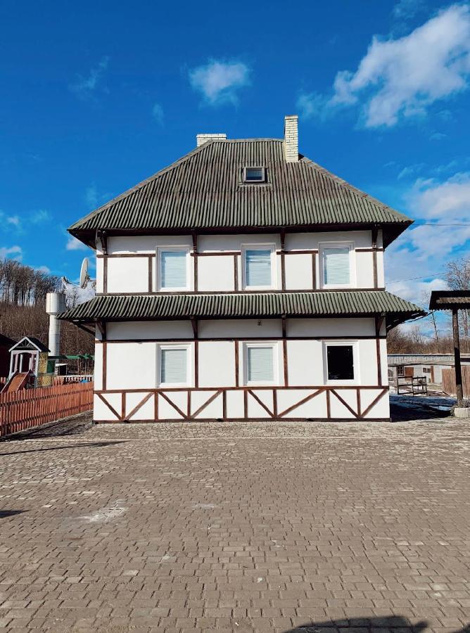 Orlyne Gnizdo Hotel Tsjernivsi Buitenkant foto