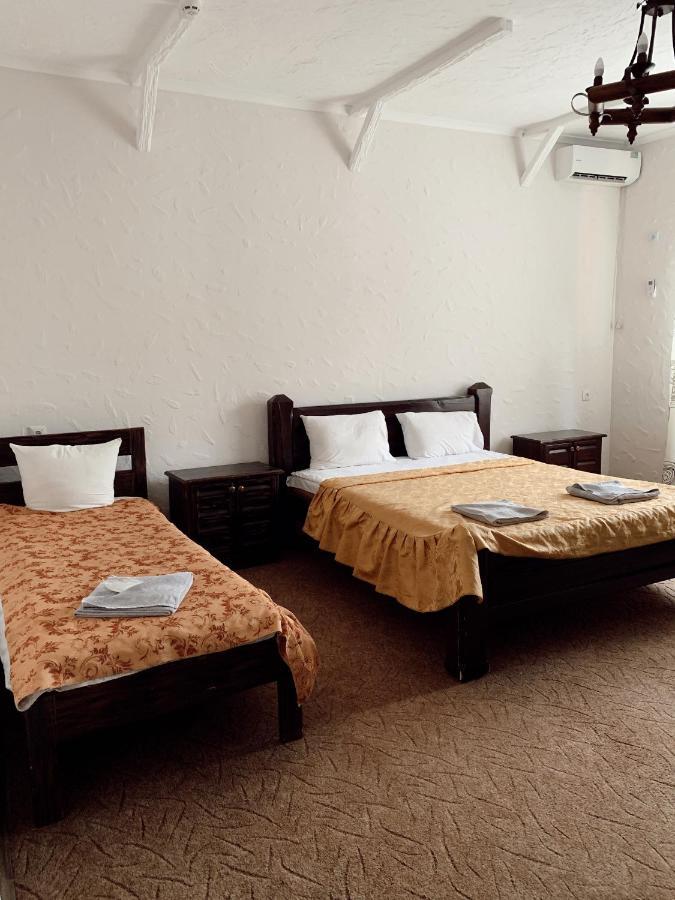 Orlyne Gnizdo Hotel Tsjernivsi Buitenkant foto