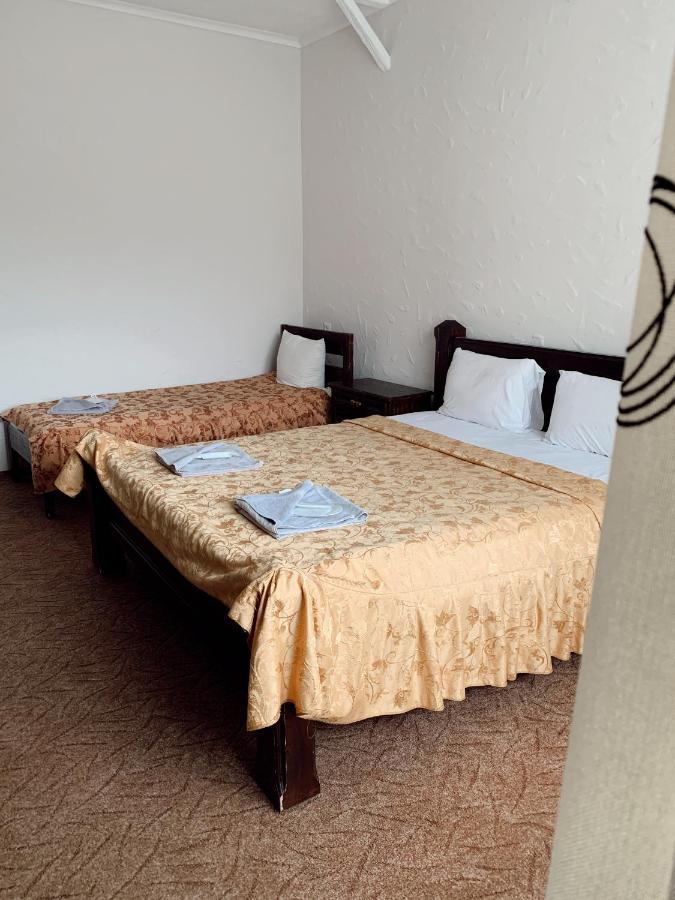 Orlyne Gnizdo Hotel Tsjernivsi Buitenkant foto