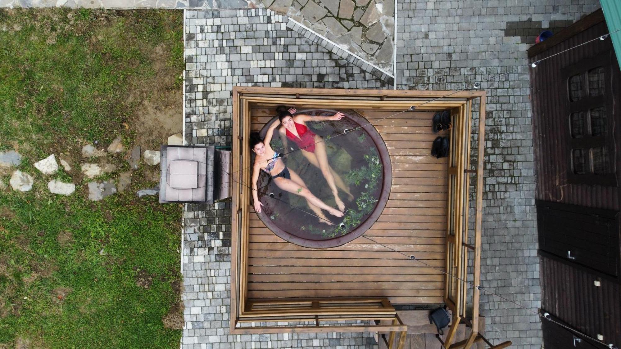 Orlyne Gnizdo Hotel Tsjernivsi Buitenkant foto