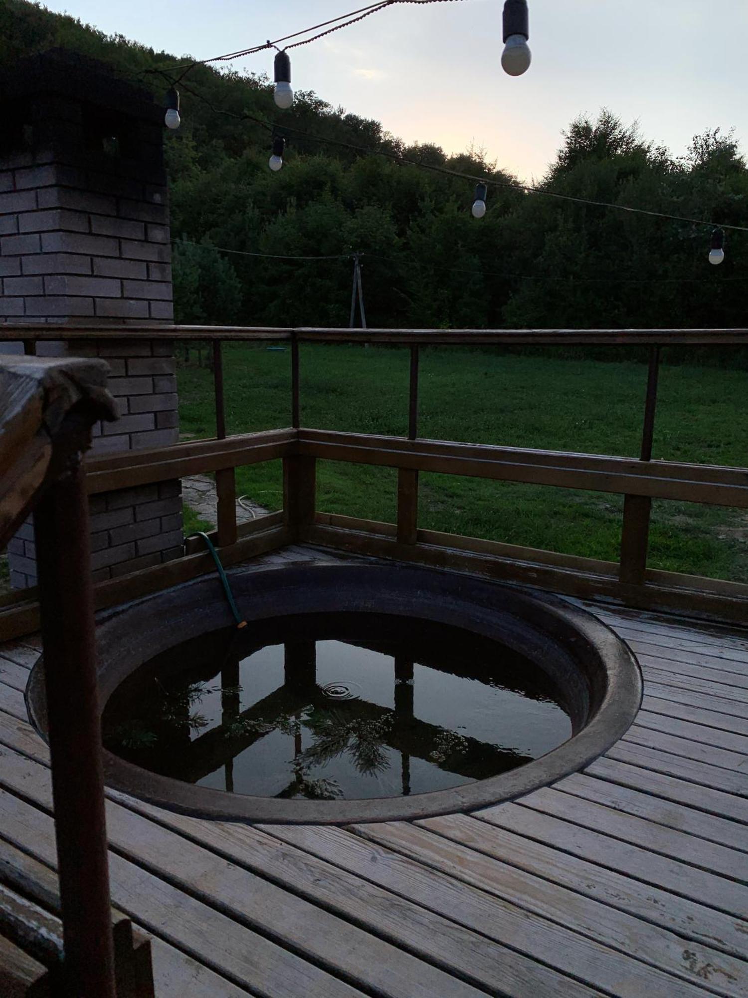 Orlyne Gnizdo Hotel Tsjernivsi Buitenkant foto