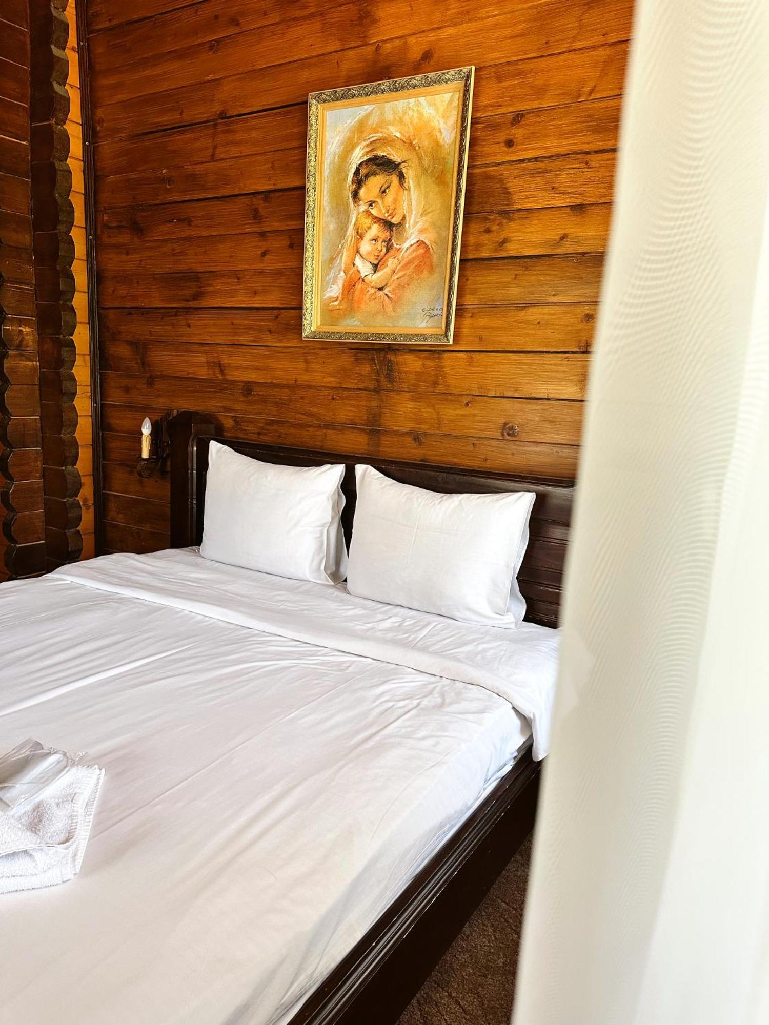 Orlyne Gnizdo Hotel Tsjernivsi Buitenkant foto