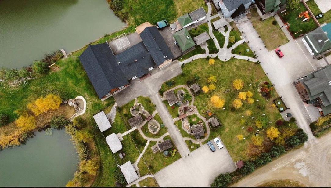Orlyne Gnizdo Hotel Tsjernivsi Buitenkant foto