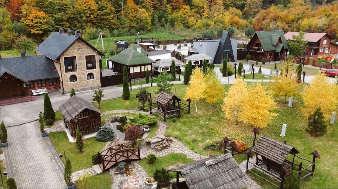 Orlyne Gnizdo Hotel Tsjernivsi Buitenkant foto