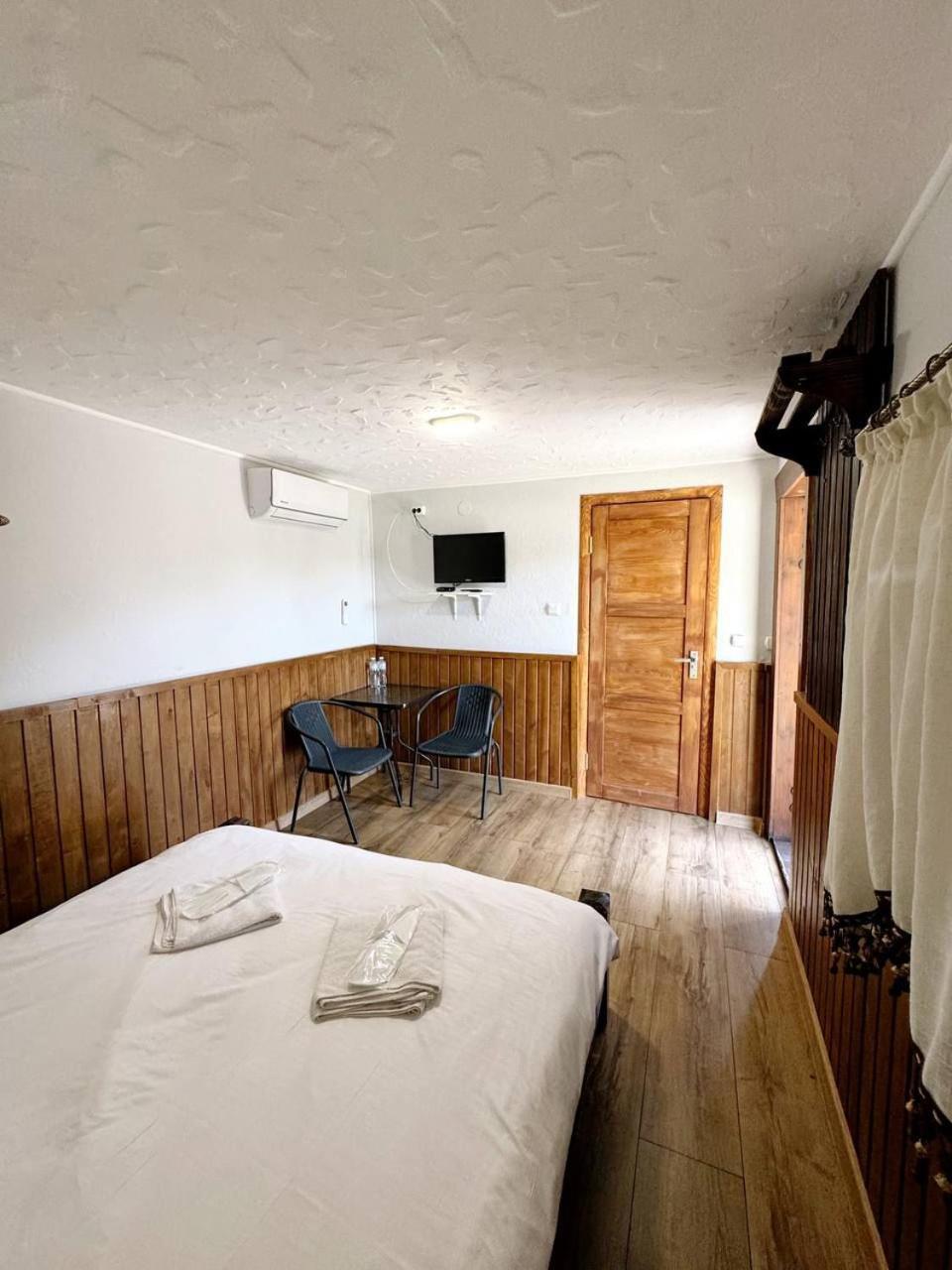 Orlyne Gnizdo Hotel Tsjernivsi Kamer foto
