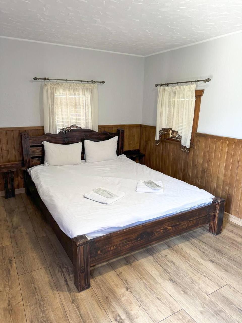 Orlyne Gnizdo Hotel Tsjernivsi Kamer foto