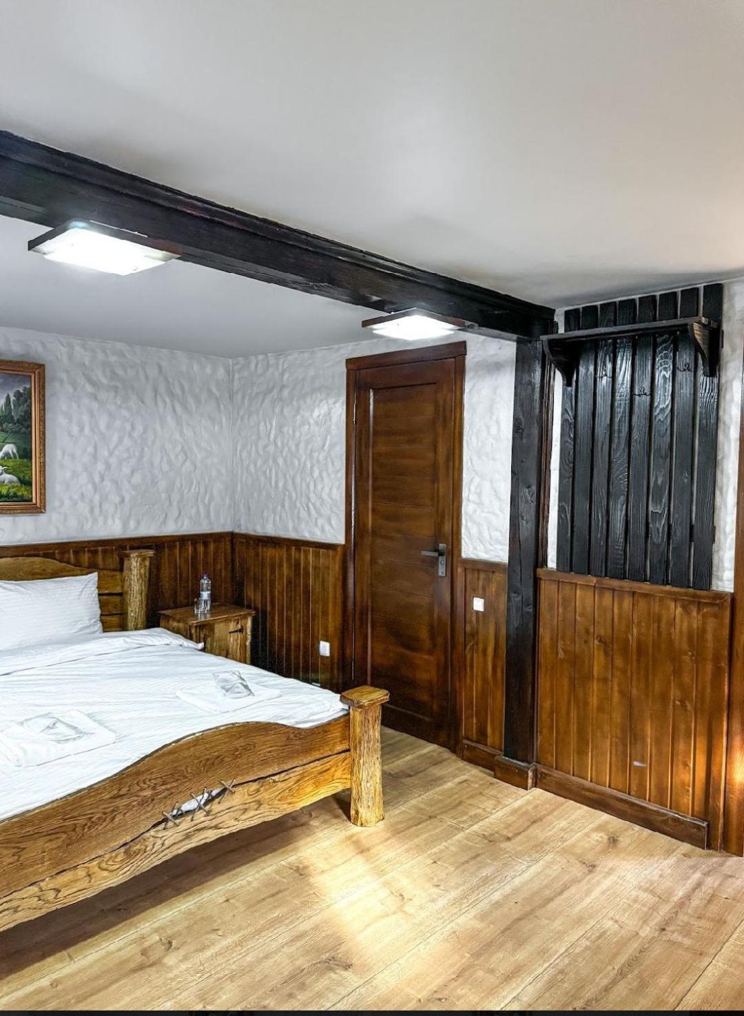 Orlyne Gnizdo Hotel Tsjernivsi Kamer foto